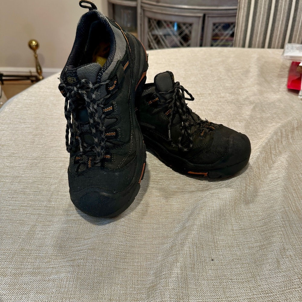 Men's Black Hiking Shoes